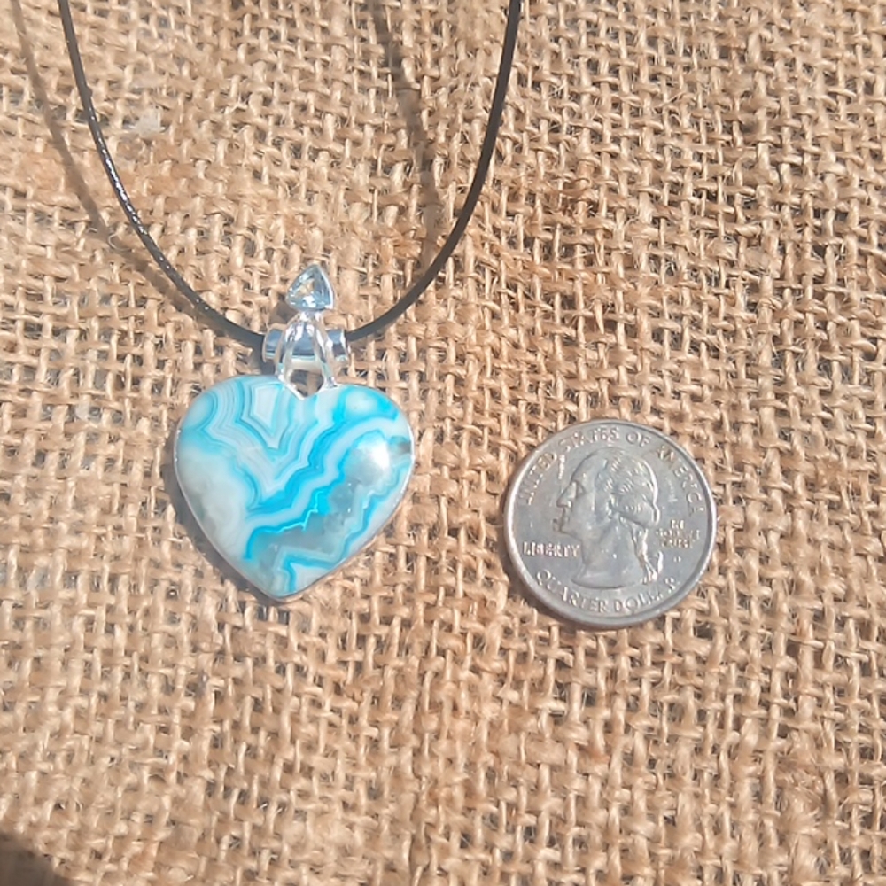 Hand Crafted Blue and White Heart Agate Pendant Necklace - Picture 4 of 4